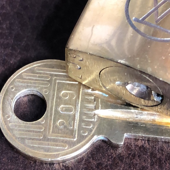 Vintage LV Louis Vuitton Padlock Lock & Key 209 - Picture 6 of 12